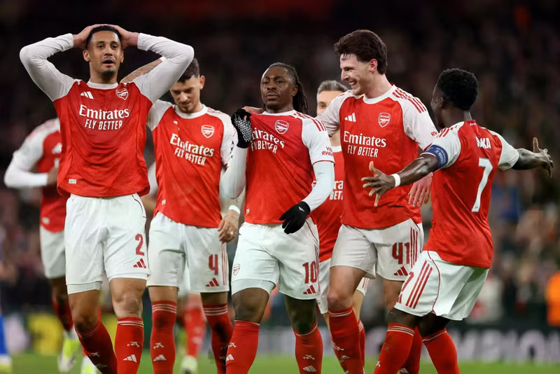 Màn tái đấu trên sân Emirates chứng kiến đại diện Ngoại hạng Anh chơi hay hơn, bùng nổ hơn và xứng đáng với chiến thắng để giành quyền vào tứ kết. arsenal-2.jpg