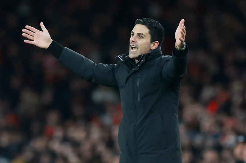 Bản thân HLV Mikel Arteta của Arsenal cũng phải nhận thẻ vàng trong trận đấu này. arsenal-12.jpg