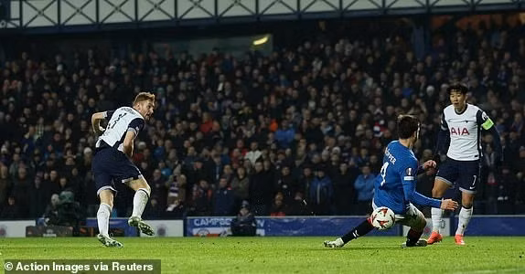 Còn Dejan Kulusevski giật về cho Tottenham 1 điểm nhờ bàn thắng được ghi ở phút 75. 11.jpg