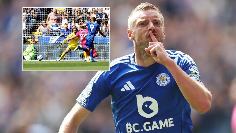 Tiền đạo Jamie Vardy mở tỷ số trong trận Leicester thắng Ipswich 2-0. vardy-1.jpg