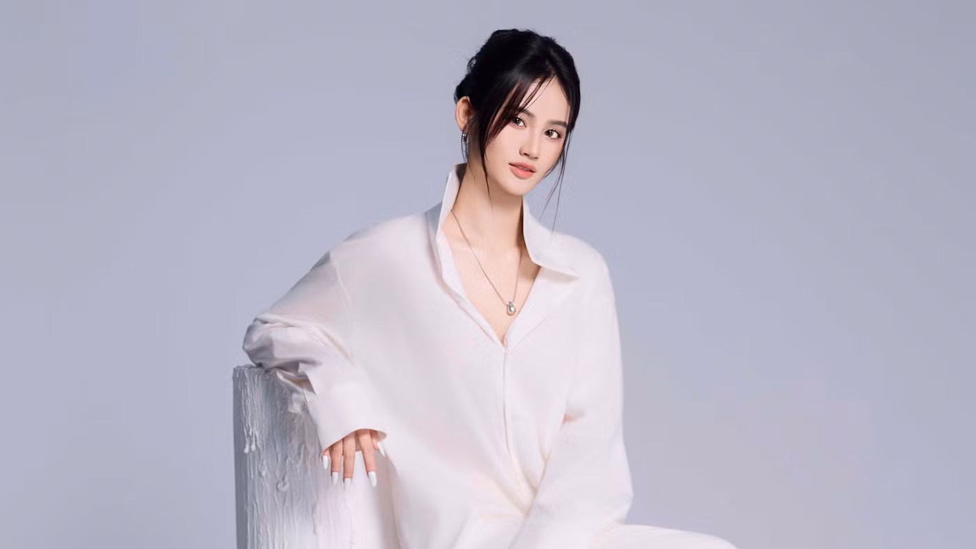 Nhan sắc thăng hạng của Hoa hậu Ý Nhi sau 3 năm đăng quang