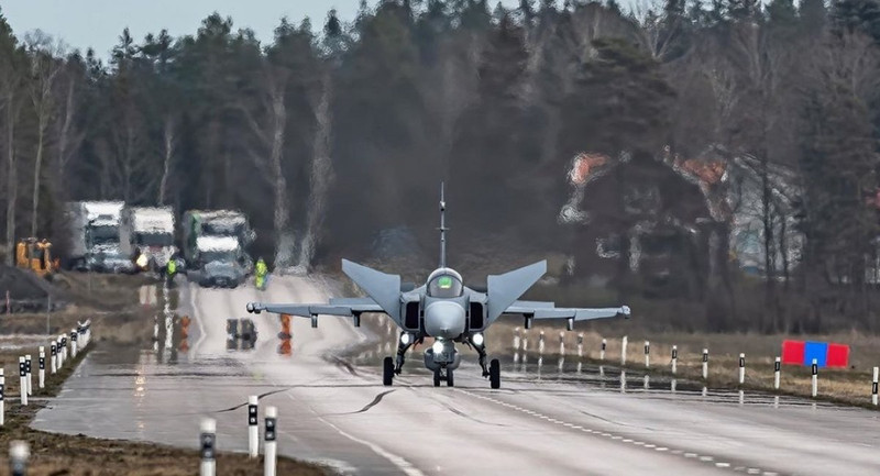 JAS-39 Gripen sắp tham chiến có điểm nổi trội nào so với MiG-29 và Su-27?