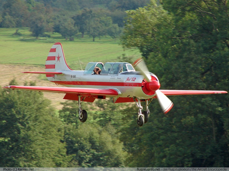 Romania dùng 'máy bay bà già' Yak-52 để huấn luyện phi công F-16