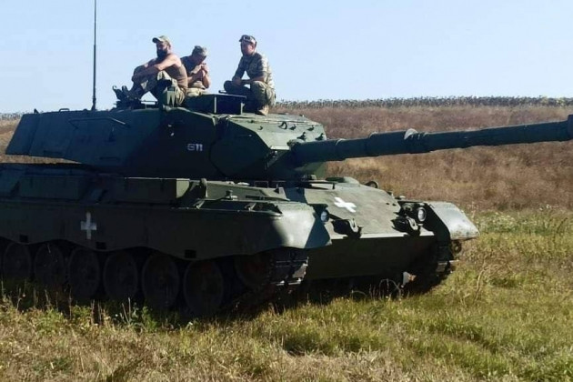 Binh sĩ Ukraine nổi giận với xe tăng Leopard 1A5