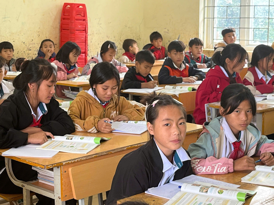 Cấp ủy, chính quyền xã Mường Toong đang nỗ lực vì tương lai thế hệ trẻ. 