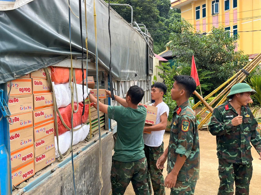 Những món quà thiết thực sớm đến với cô trò các trường... mua-lu-chieng-so-2.jpg