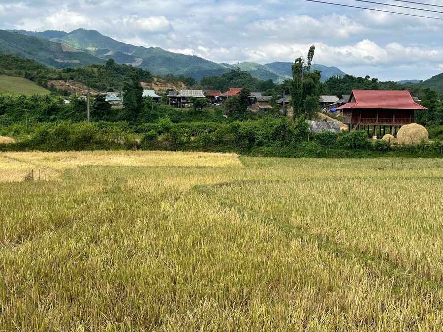 Từ việc chú trọng công tác tuyên truyền chính sách ở Mường Nhà đã góp phần nâng cao nhận thức cho nhân dân địa phương.