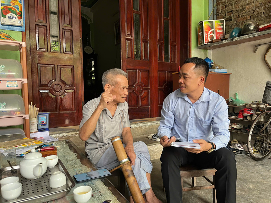 Thầy Nguyễn Thiện Thuật say sưa kể về những ngày tháng khó khăn khi mới đặt chân lên Tây Bắc. khu-tu-tri-thai-meo-1.jpg