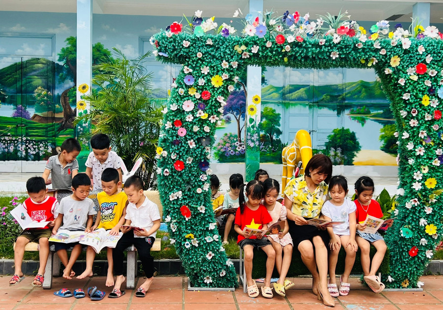 Giờ ngoại khóa của cô trò trường Mầm non Thanh Hưng.
