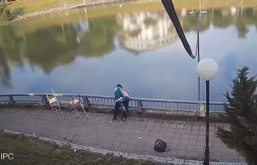 Hình ảnh do camera nhà dân ghi lại.