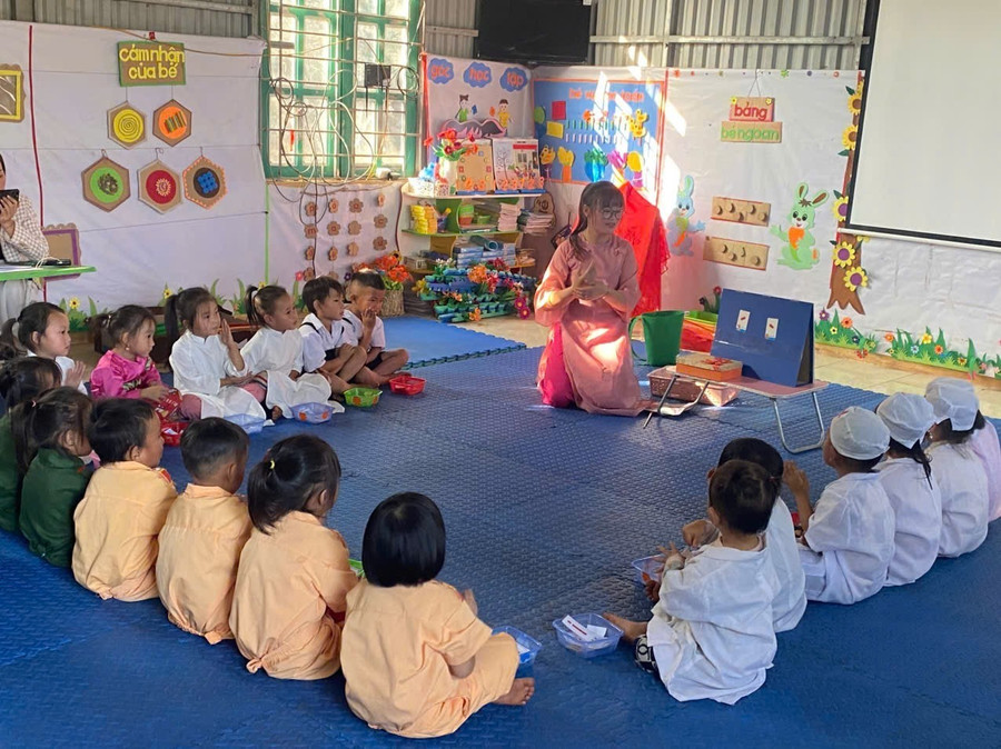 Các bé nhập vai làm bác sỹ, chú Cảnh sát Giao thông, chú bộ đội... mn-huoi-lech-3.jpg