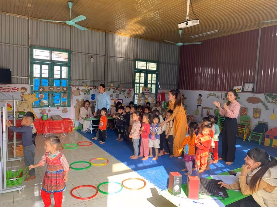 Một tiết học của cô trò nhà trường.