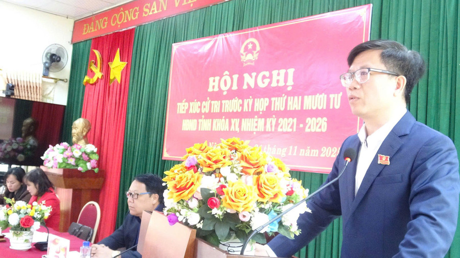 Ông Phạm Đức Toàn, Ủy viên Ban Thường vụ Tỉnh ủy, Trưởng Ban Tổ chức Tỉnh ủy, đại biểu HĐND tỉnh Điện Biên phát biểu tại hội nghị.