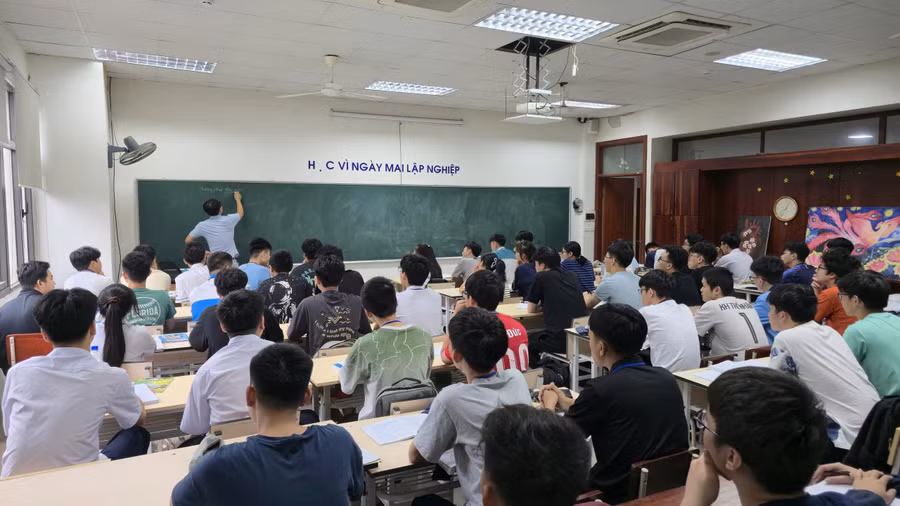 Lớp học tại Trường hè Toán học dành cho các em học sinh chuyên Toán.