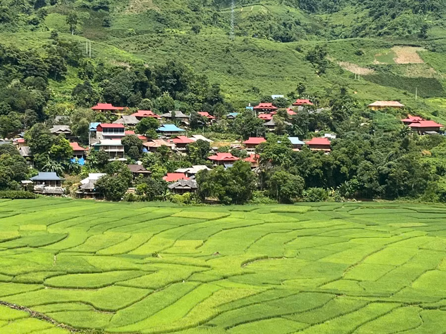 Các bản vùng cao của tỉnh Điện Biên đang "thay da, đổi thịt" từng ngày.
