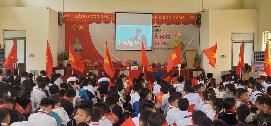 Trường PTDTBT THCS Leng Su Sìn, xã Sín Thầu khai giảng năm học mới.