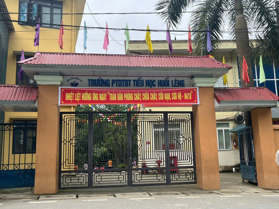Cơ sở vật chất trường học ở Mường Tùng dù được đầu tư nhưng chưa đồng bộ. muong-tung-2.jpg