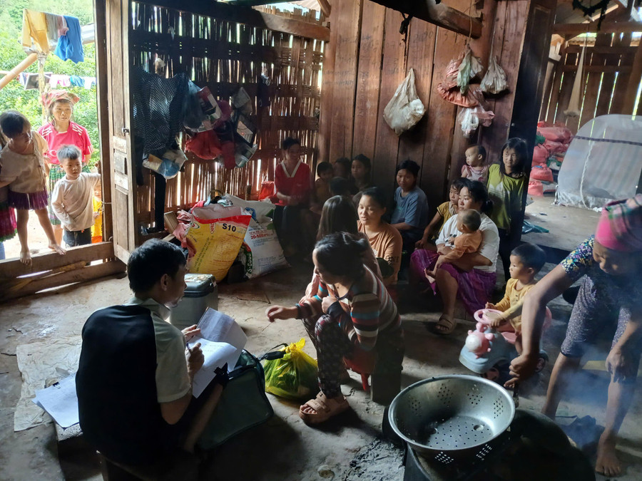 Với người dân Mường Toong, đặc biệt là đồng bào dân tộc thiểu số sinh sống rải rác ở các bản xa trung tâm, việc tiếp cận dịch vụ y tế từng là thách thức không nhỏ.