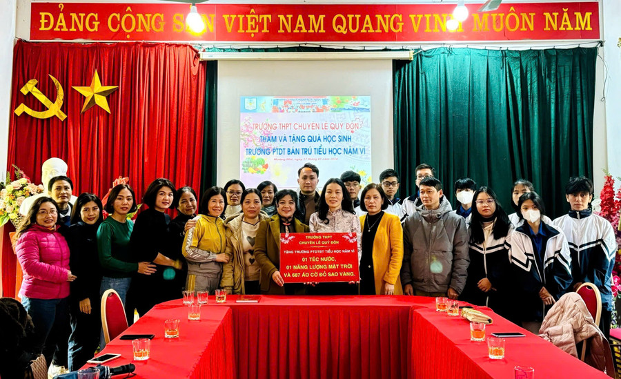 Trường THPT Chuyên Lê Quý Đôn luôn tích cực hưởng ứng các hoạt động thiện nguyện. bui-thi-anh-7.jpg