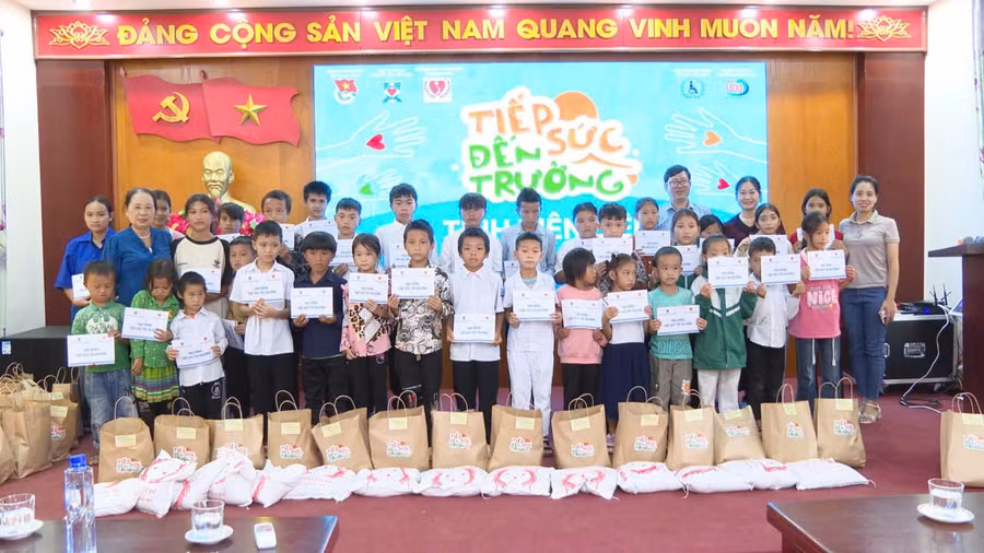 Công tác khuyến học, khuyến tài, xã hội hóa giáo dục luôn được Phòng GD&ĐT huyện Tuần Giáo quan tâm thực hiện.