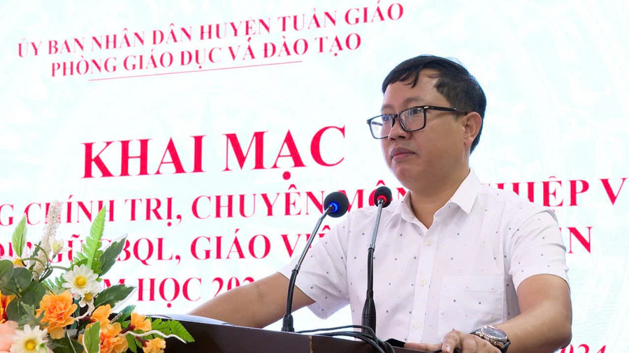 Ông Đỗ Văn Sơn - Trưởng phòng GD&ĐT huyện Tuần Giáo tại lớp bồi dưỡng chính trị, chuyên môn nghiệp vụ cho đội ngũ cán bộ quản lý, giáo viên. giu-lua-non-cao-2.jpg