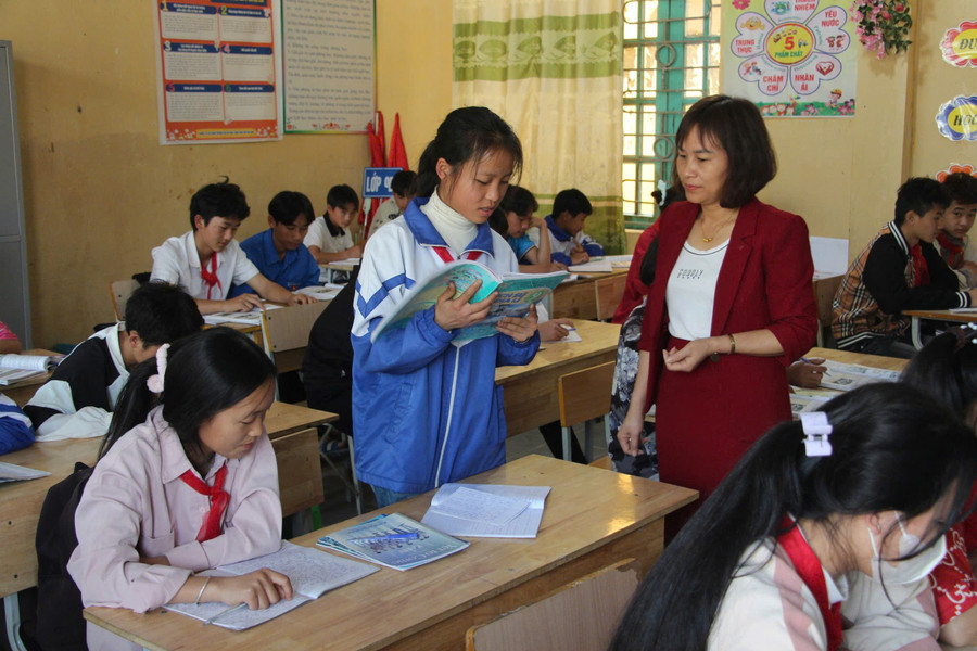 Một buổi ôn luyện của cô trò Trường PTDTBT THCS Keo Lôm, huyện Điện Biên Đông, tỉnh Điện Biên. tuyen-sinh-10-db-1.jpg
