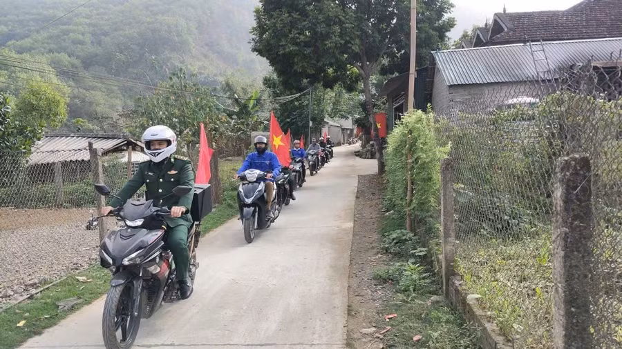 Ra quân tuyên truyền phục vụ công tác bầu cử ở khu vực biên giới.