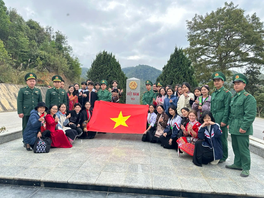 Một buổi trải nghiệm thực tế tại khu vực biên giới của học sinh nhà trường.