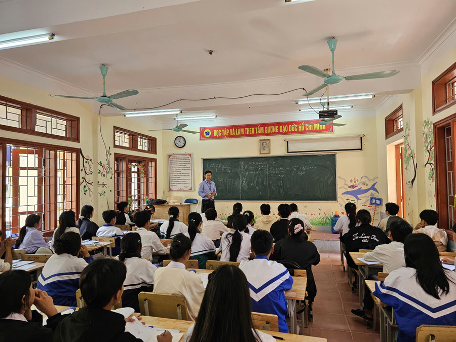 Một buổi học của thầy trò trường THPT Chà Cang, xã Mường Chà, tỉnh Điện Biên.
