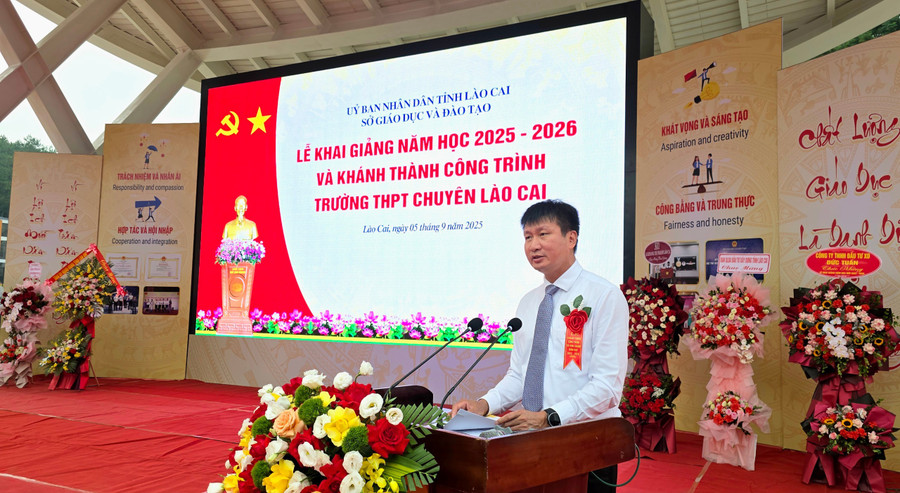 Ông Trần Huy Tuấn - Chủ tịch UBND tỉnh Lào Cai phát biểu tại lễ khai giảng và khánh thành công trình. khanh-thanh-lao-cai-1.jpg