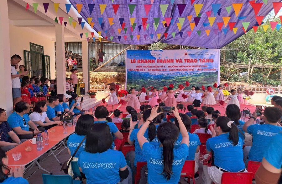 Tiết mục văn nghệ do học sinh nhà trường biểu diễn. mn-muong-nhe-2.jpg