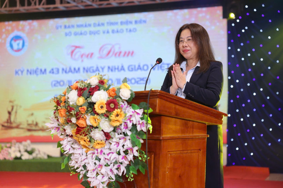 محکمہ تعلیم و تربیت کی ڈائریکٹر محترمہ ہوانگ ٹوئیت بان نے تقریب سے خطاب کیا۔ nha-giao-viet-nam.jpg