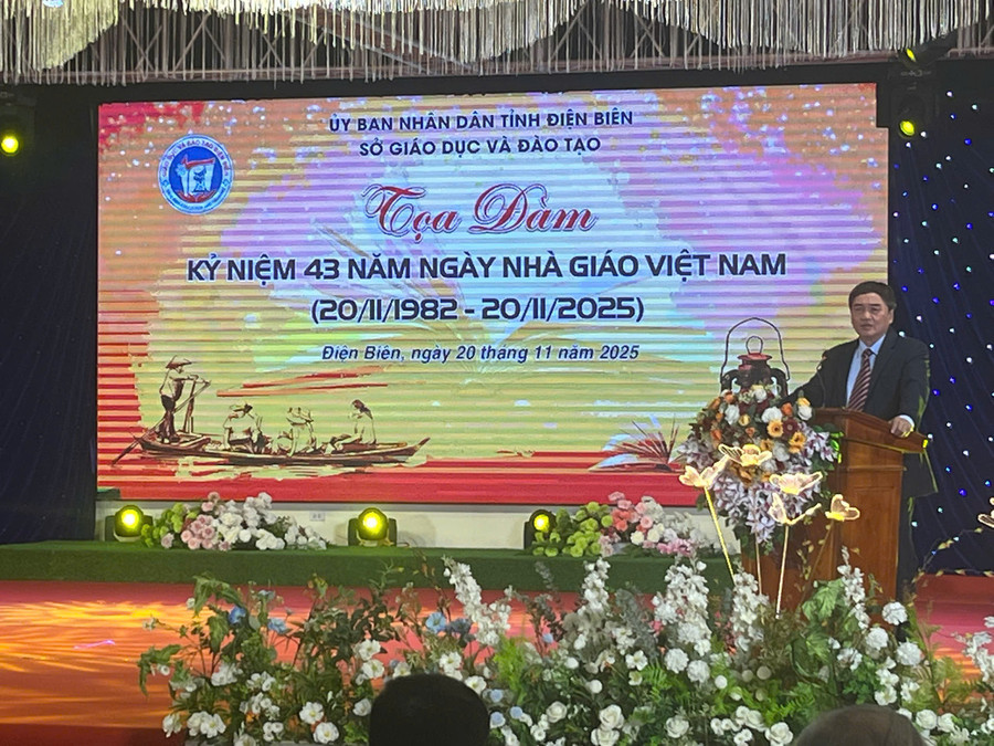 مسٹر لی وان کوئ - صوبائی پیپلز کمیٹی کے سابق وائس چیئرمین، ڈین بیئن صوبے کے محکمہ تعلیم و تربیت کے سابق ڈائریکٹر نے تقریب سے خطاب کیا۔ nha-giao-viet-nam-6.jpg