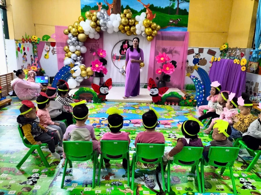 Một tiết học của cô trò nhà trường.