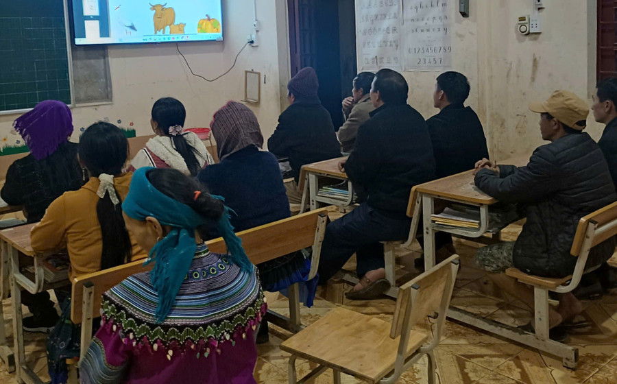 100% học viên tại lớp xóa mù chữ được tổ chức tại Trường THCS Sín Chéng là người dân tộc Mông. 