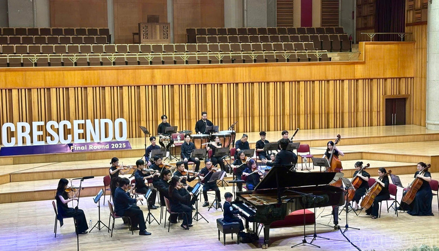 Tiết mục dự thi hòa tấu piano với dàn nhạc chuyên nghiệp tại cuộc thi Crescendo 2025.