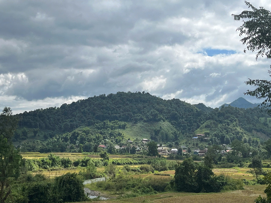 Những bản vùng cao ở xã Mường Nhà đang "thay da đổi thịt".