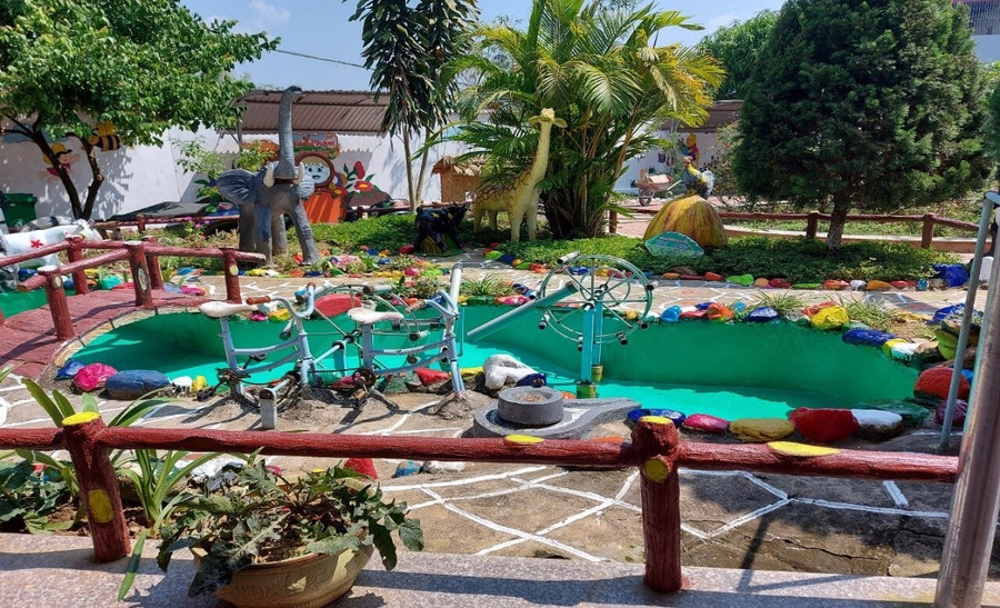 Cơ sở vật chất trường lớp học được đầu tư khang trang. mam-non-thanh-xuong-4.jpg