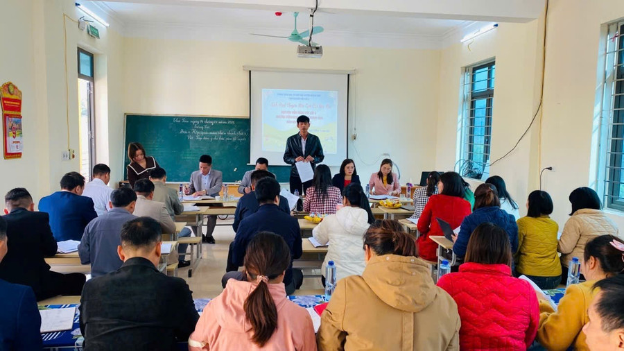 Ông Phạm Văn Khiêm -Cụm trưởng phát biểu khai mạc. tieu-hoc-muong-toong-2.jpg