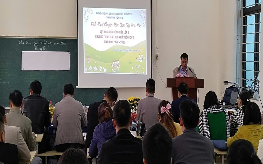 Ông Phạm Thiết Chùy - Trưởng phòng GD&ĐT huyện Mường Nhé phát biểu chỉ đạo. tieu-hoc-muong-toong.jpg