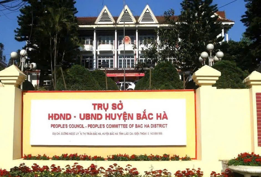 Nhiều giáo viên Bắc Hà bị hạ mức khen thưởng dù được xét đợt 2