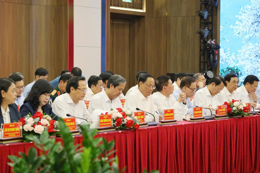 Bộ trưởng Nguyễn Kim Sơn (thứ 4 từ trái sang) cùng các đại biểu Đoàn công tác Trung ương làm việc với tỉnh Điện Biên. tong-bi-thu-to-lam-4.jpg
