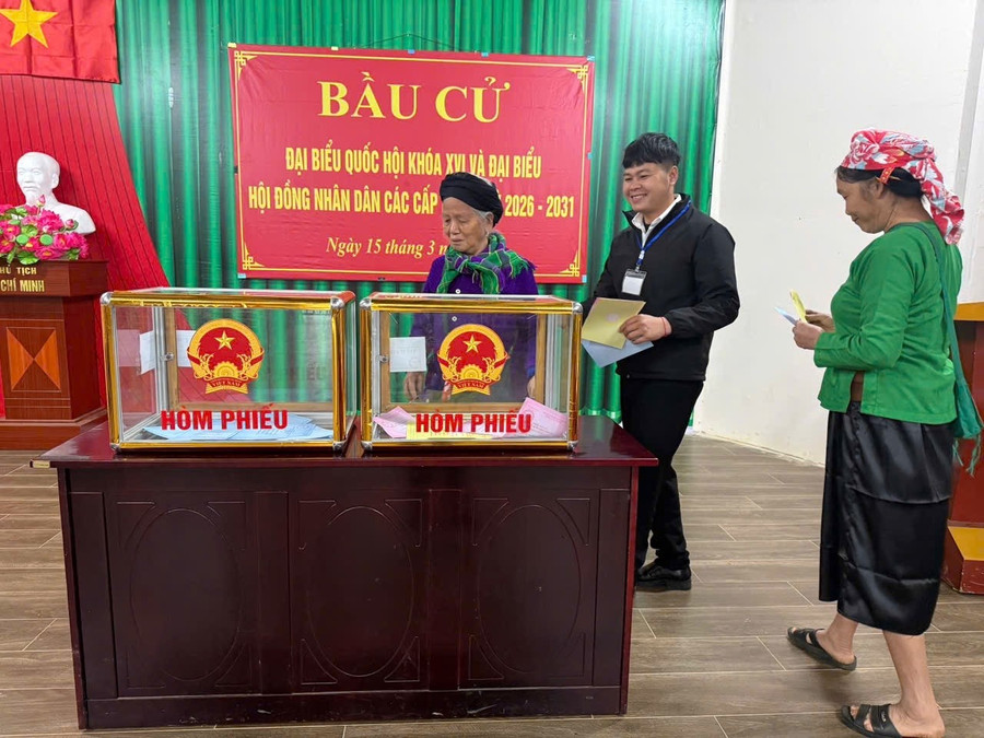 Người dân thôn Làng Nủ hồ hởi tham gia bầu cử bầu đại biểu Quốc hội khóa XVI và đại biểu Hội đồng nhân dân các cấp nhiệm kỳ 2026 - 2031.