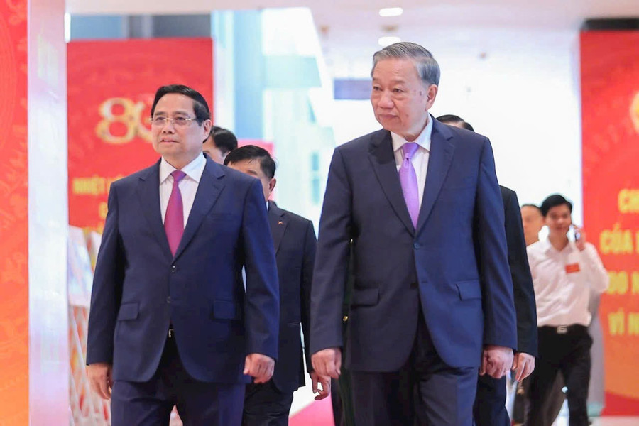 Tổng Bí thư Tô Lâm, Thủ tướng Phạm Minh Chính cùng các đại biểu tham quan triển lãm. trien-lam-dien-bien-6.jpg