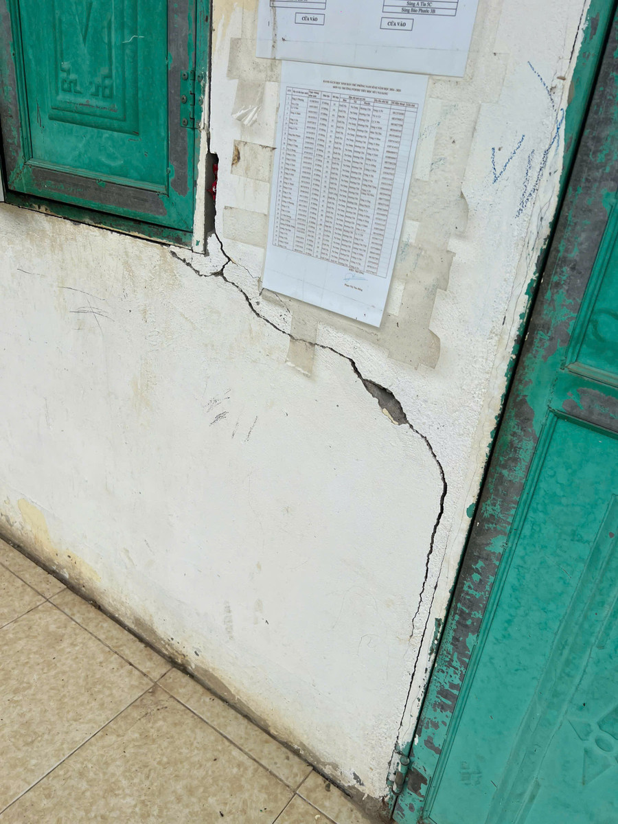 Vết nứt xuất hiện mỗi ngày. na-sang-1.jpg