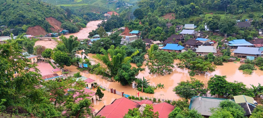 Bản Pá Nậm (xã Mường Luân) tan hoang chỉ sau ít giờ ngắn ngủi.