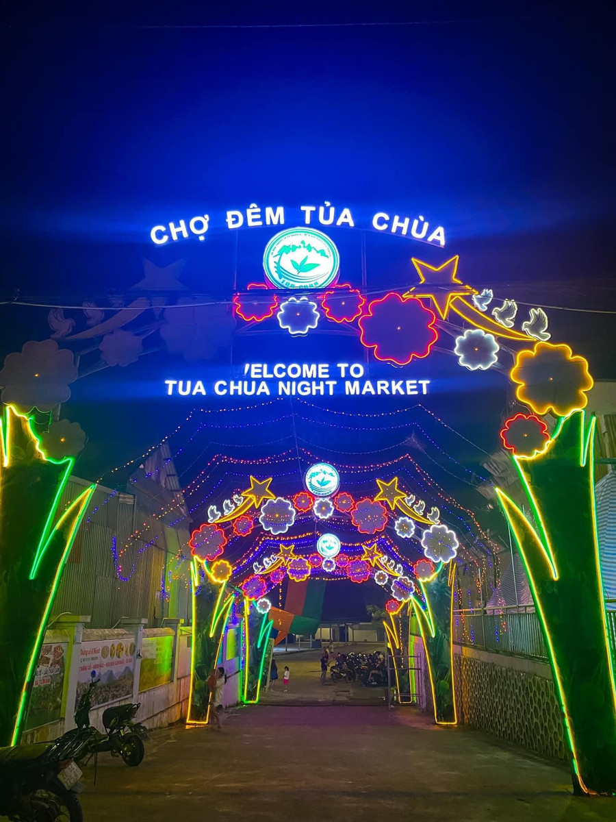 Xã Tủa Chùa đang duy trì mô hình chợ đêm nhằm góp phần quảng bá hình ảnh về mảnh đất và con người Tủa Chùa đến với du khách thập phương. tua-chua.jpg