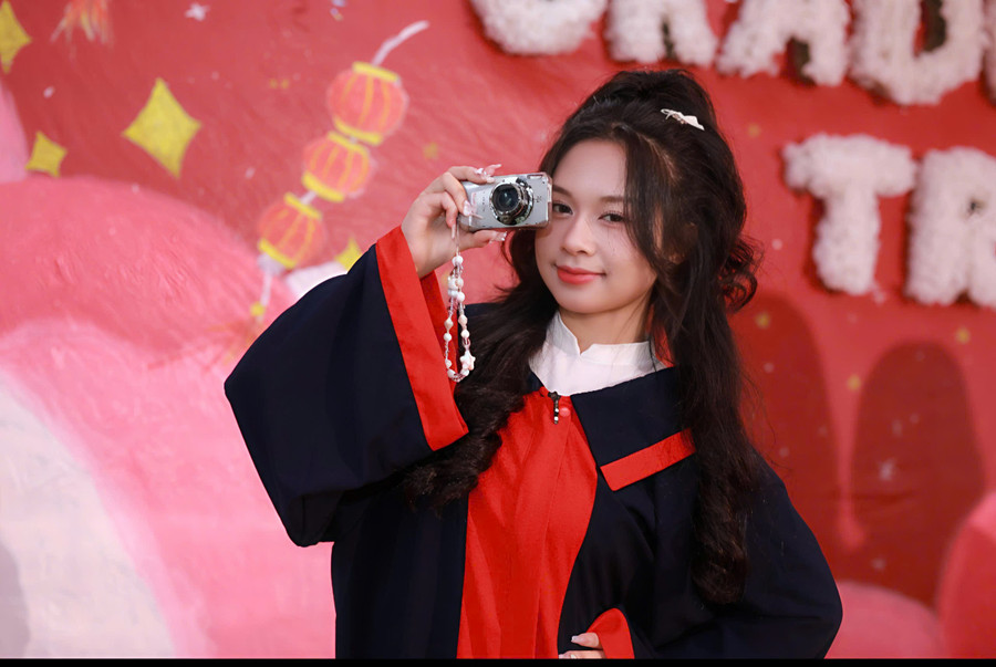 Chân dung thủ khoa D04 - Lý Hoàng Ngân.