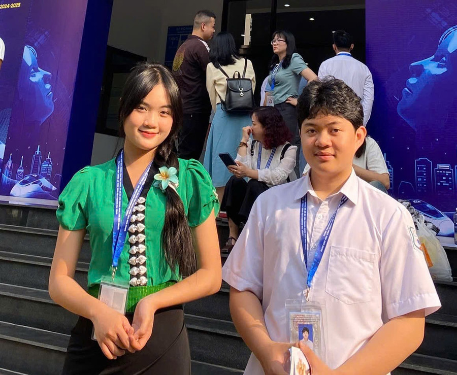 Hai gương mặt tiêu biểu: Cù Quốc Sơn và Nguyễn Quỳnh Chi xuất sắc giành giải Ba tại Cuộc thi Nghiên cứu Khoa học, Kỹ thuật cấp Quốc gia năm học 2024–2025, dành cho học sinh trung học cơ sở và trung học phổ thông.