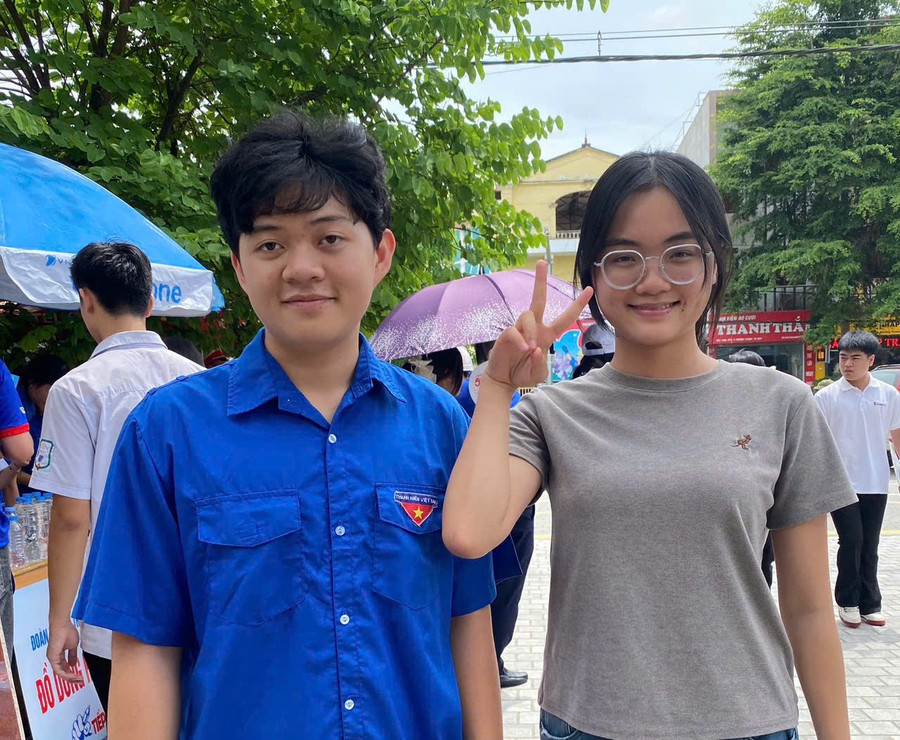 Chân dung hai gương mặt tiêu biểu. nghien-cuu-khoa-hoc-4.jpg